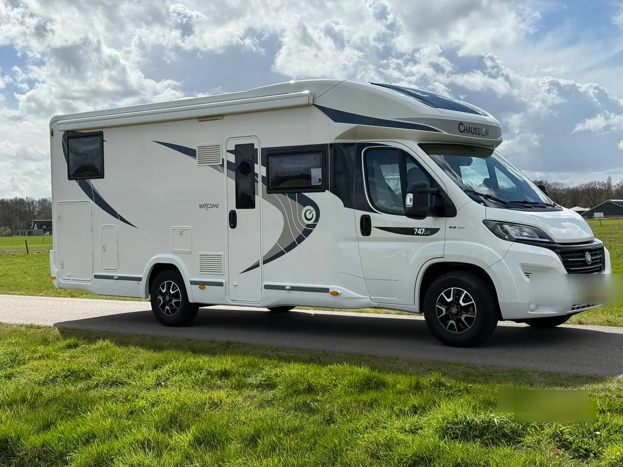 Chausson Welcome 747 halfintegrale camper — Camper Verhuur IJsselstein
